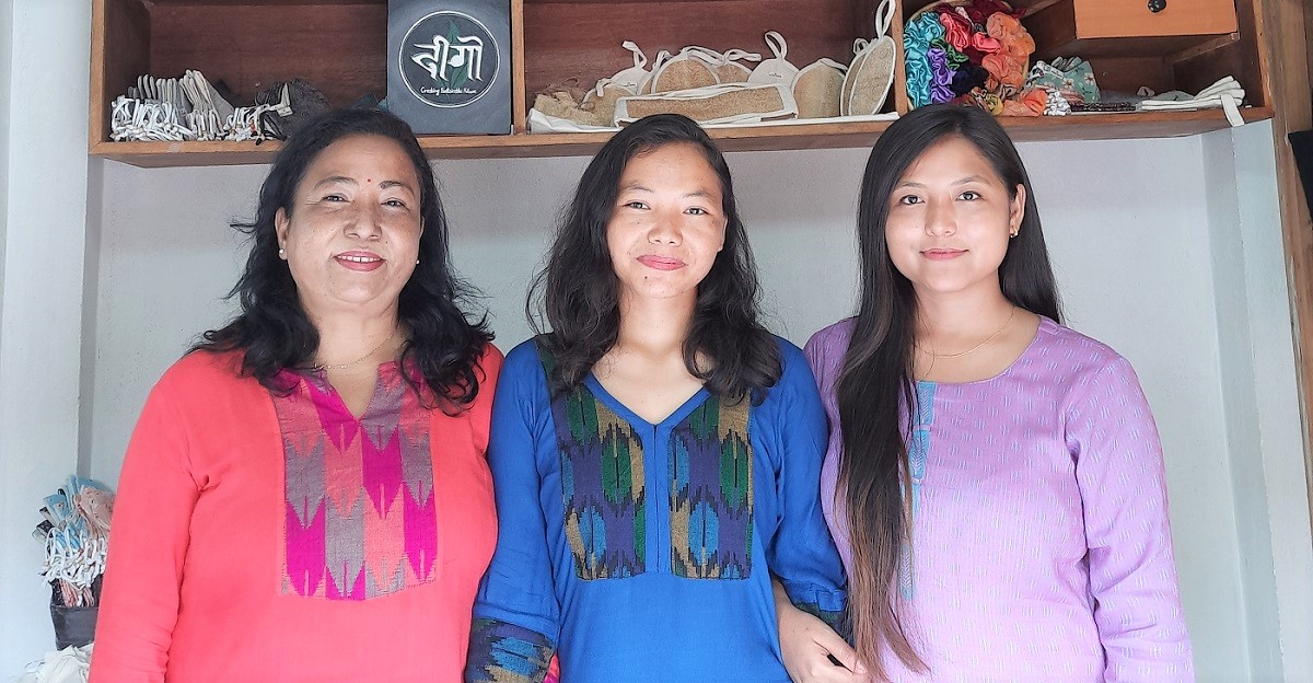 बायाँबाट क्रमशः महालक्ष्मी श्रेष्ठ, रजनी गुरुङ र अञ्जना मल्ल।